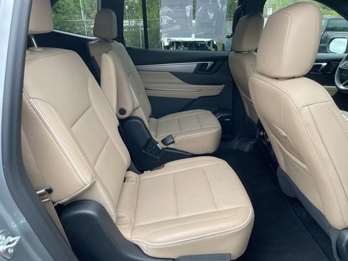 Certified 2025 Buick Enclave Preferred image 14