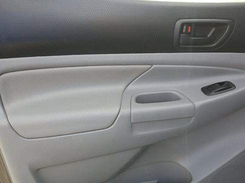 Used 2013 Toyota Tacoma 4x4 Double Cab w/ SR5 Pkg image 22