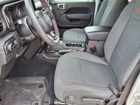 Used 2024 Jeep Wrangler Unlimited Rubicon AWD/4WD image 13