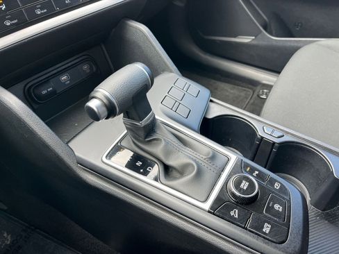 Used 2025 Kia Sportage LX image 40