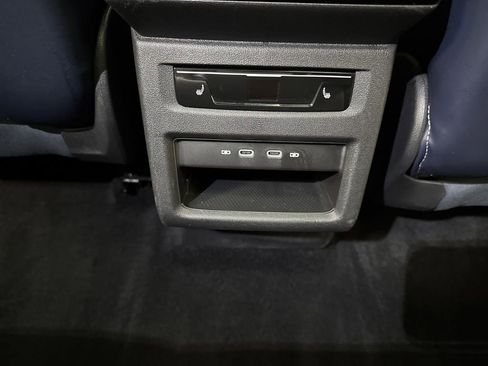 Used 2023 Volkswagen ID.4 Pro S Plus image 33