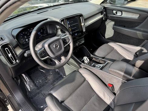 Used 2019 Volvo XC40 T5 Inscription AWD/4WD image 2