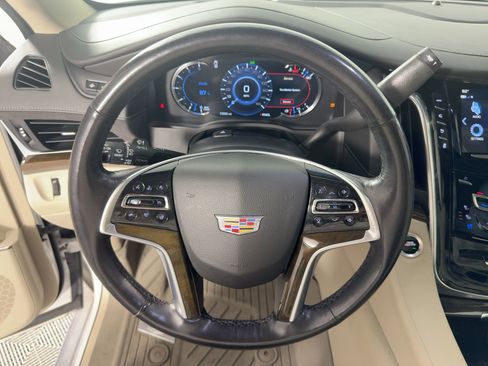 Used 2019 Cadillac Escalade ESV Premium Luxury image 17