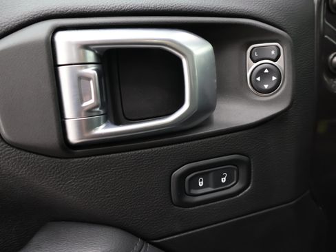 Used 2022 Jeep Wrangler Unlimited Sahara AWD/4WD image 39