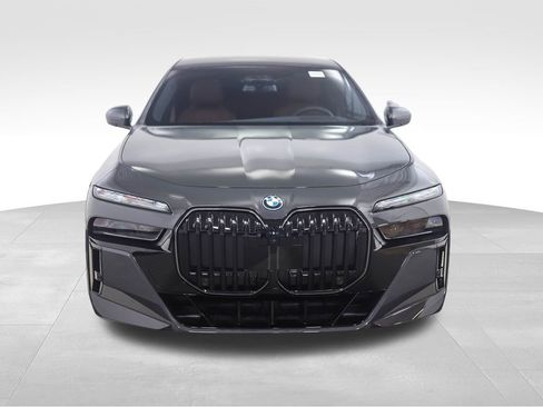 Used 2026 BMW 750e xDrive image 6