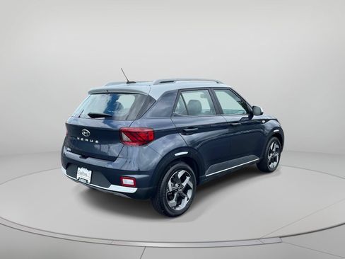 Used 2023 Hyundai Venue Limited FWD image 3