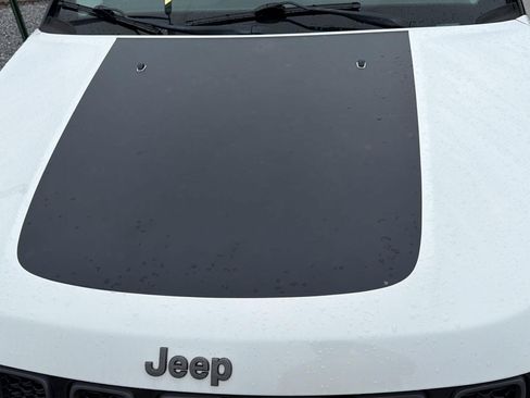 Used 2017 Jeep Compass Trailhawk w/ Leather Interior Group AWD/4WD image 9