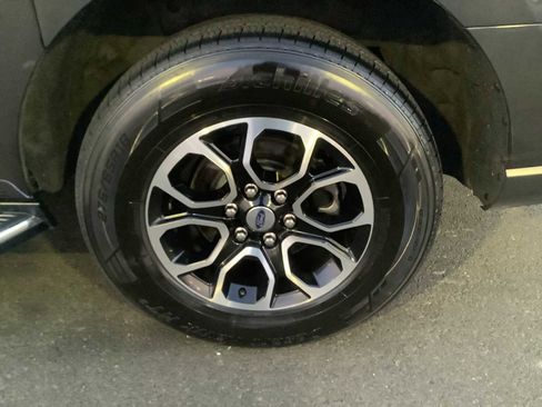 Used 2023 Ford Expedition Max XLT image 7