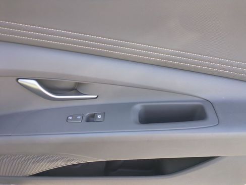 Used 2025 Hyundai Elantra SEL FWD image 33