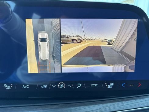 New 2026 Chevrolet Suburban LT w/ Comfort Package AWD/4WD image 27