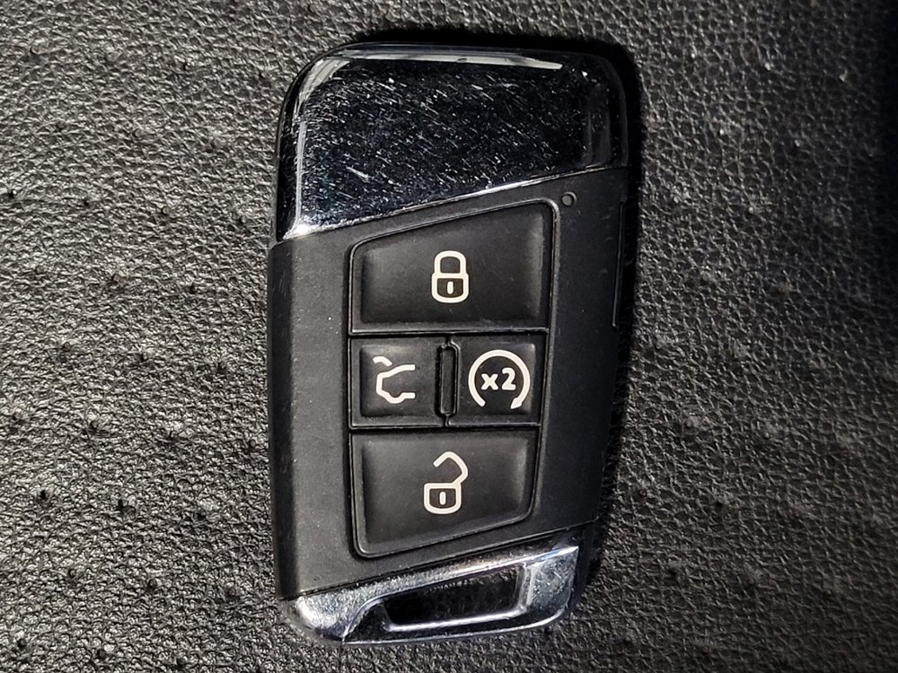 Used 2022 Volkswagen Atlas Cross Sport SEL R-Line AWD/4WD image 32
