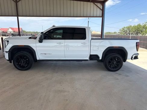 Used 2024 GMC Sierra 2500 AT4 w/ AT4 Premium Plus Package AWD/4WD image 4
