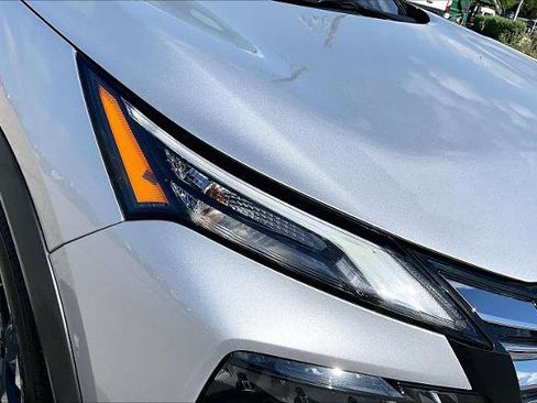 Certified 2025 Nissan Rogue SV image 28