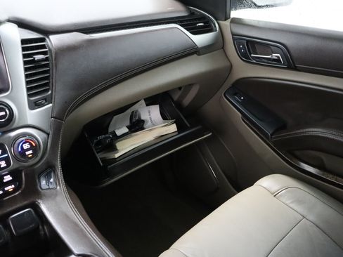 Used 2015 Chevrolet Suburban LT RWD image 21
