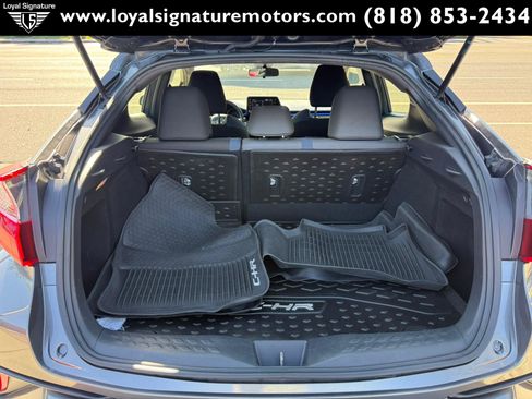 Used 2020 Toyota C-HR XLE FWD image 9