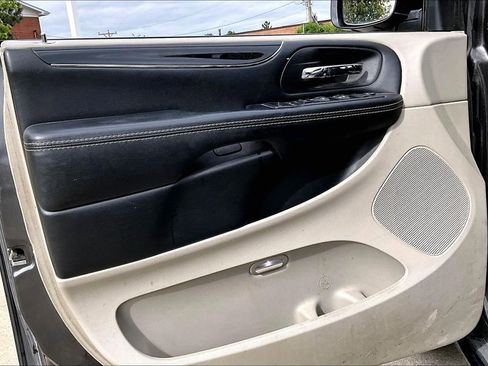 Used 2019 Dodge Grand Caravan SXT FWD image 14