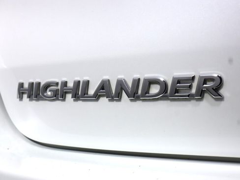 Used 2019 Toyota Highlander Plus AWD/4WD image 35