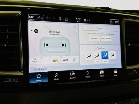 Used 2024 Chrysler Pacifica Touring-L FWD image 14