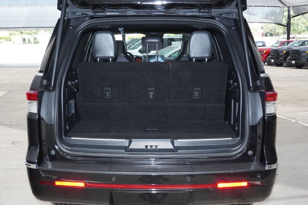 Used 2024 Lincoln Navigator Reserve AWD/4WD image 32