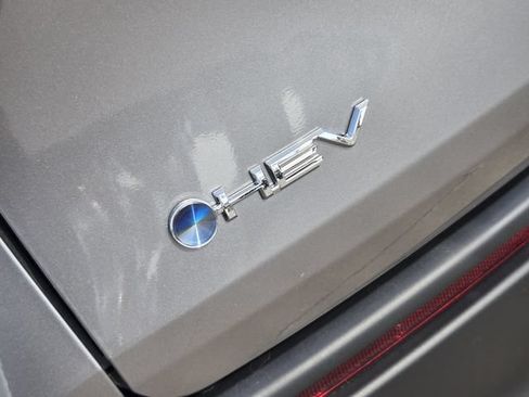 New 2026 Toyota Sienna LE FWD image 8