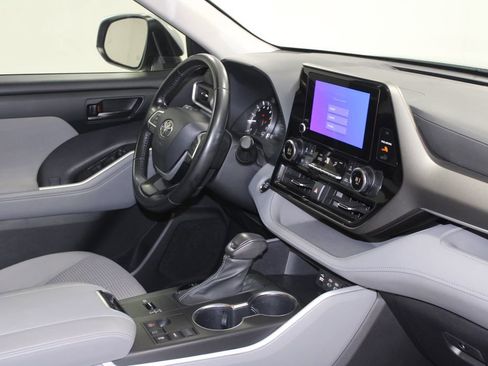 Used 2023 Toyota Highlander LE image 29