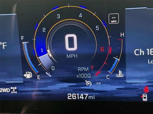 Used 2024 Chevrolet Traverse Z71 AWD/4WD image 2
