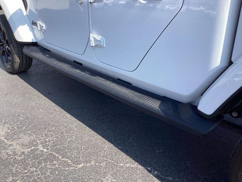 Used 2023 Jeep Gladiator Overland image 17