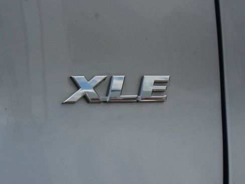 Used 2022 Toyota RAV4 XLE Premium FWD image 19