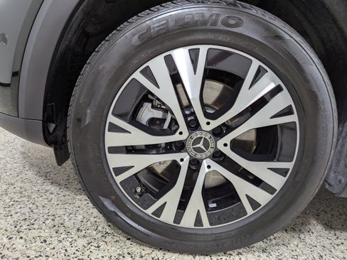 Used 2025 Mercedes-Benz GLB 250 image 9