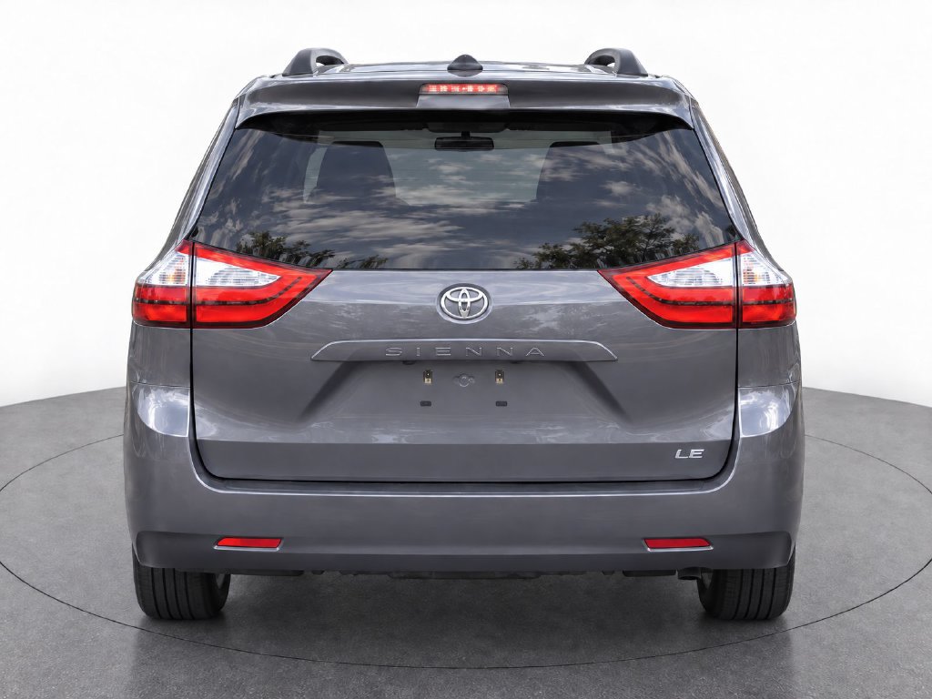 Used 2015 Toyota Sienna LE FWD image 4