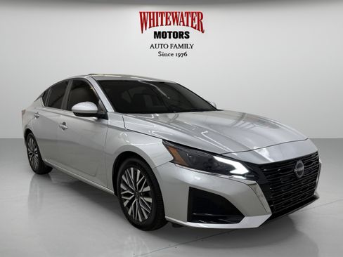 Used 2023 Nissan Altima 2.5 SV w/ SV Premium Package image 5