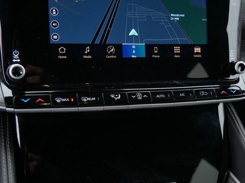 Used 2024 Jeep Wagoneer L Series II image 23