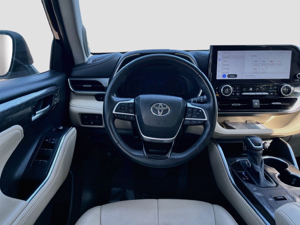 Used 2024 Toyota Highlander Limited FWD image 22