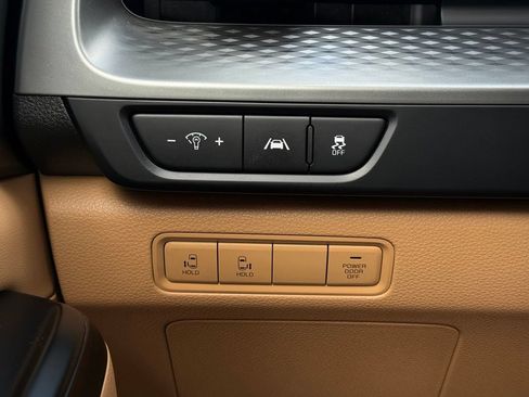 Certified 2024 Kia Carnival LX FWD image 28