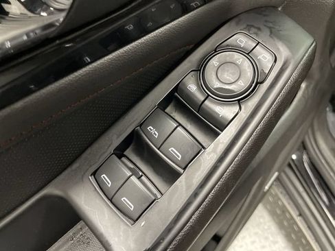 Used 2023 Chevrolet Traverse RS FWD image 15