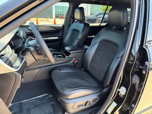 Used 2023 Jeep Grand Cherokee L Laredo RWD image 14