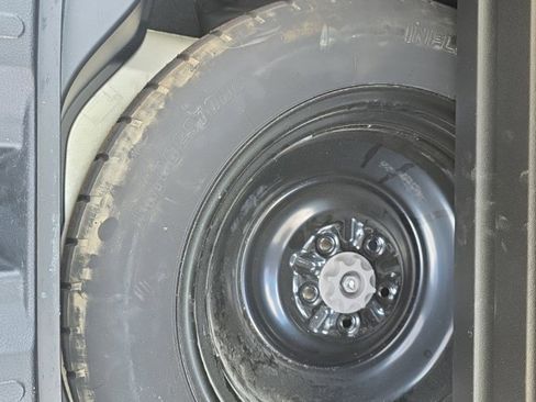 Used 2018 Toyota RAV4 LE image 27