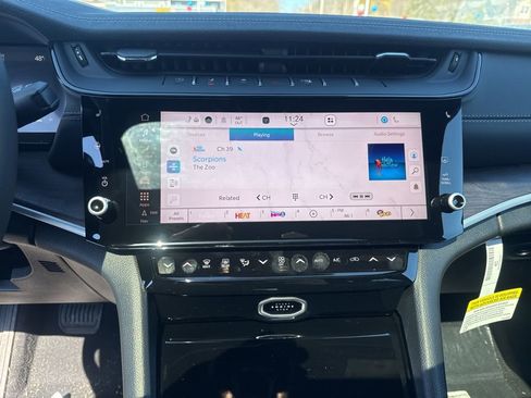 New 2026 Jeep Grand Cherokee Altitude image 12