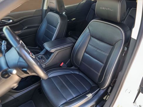 Used 2022 GMC Acadia Denali w/ Denali Ultimate Package AWD/4WD image 7