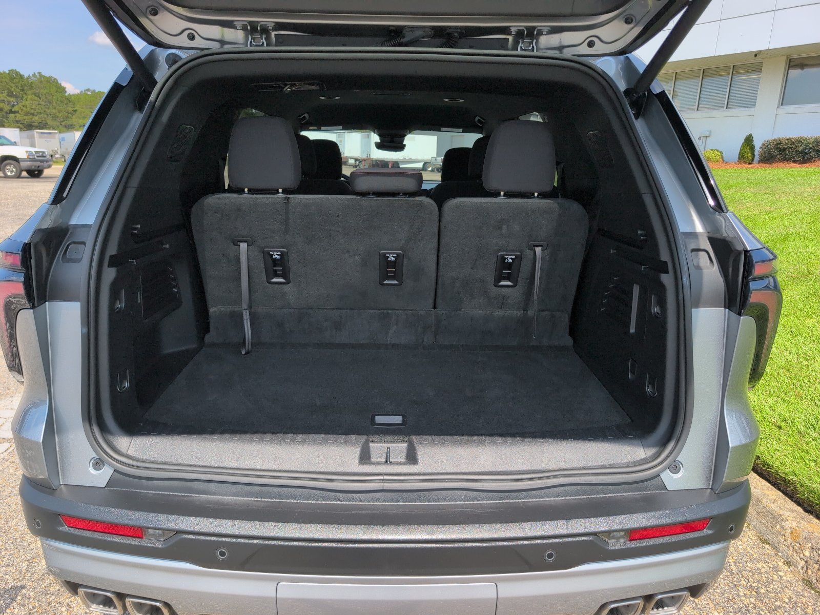 Used 2026 Chevrolet Traverse LT w/ Driver Confidence Package FWD image 5