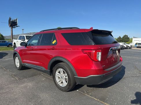 Used 2020 Ford Explorer XLT w/ Equipment Group 202A image 4