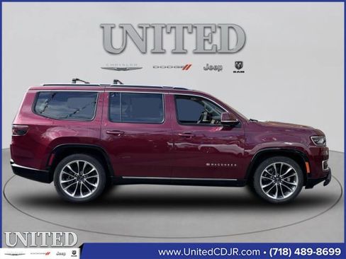 Used 2022 Jeep Wagoneer Series III w/ Premium Group I image 2