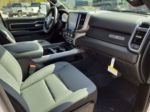 New 2026 RAM 1500 4x4 Crew Cab image 24
