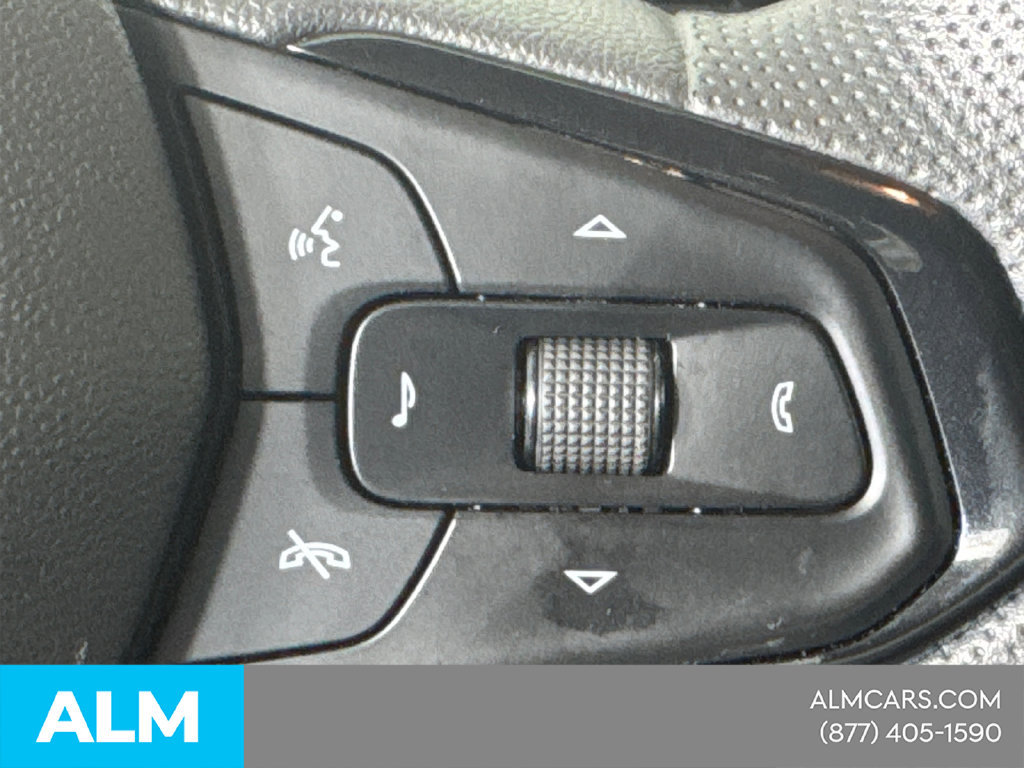 Used 2025 Chevrolet Trax LT FWD image 28