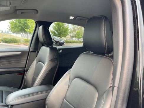 Used 2025 Ford Escape Platinum AWD/4WD image 19