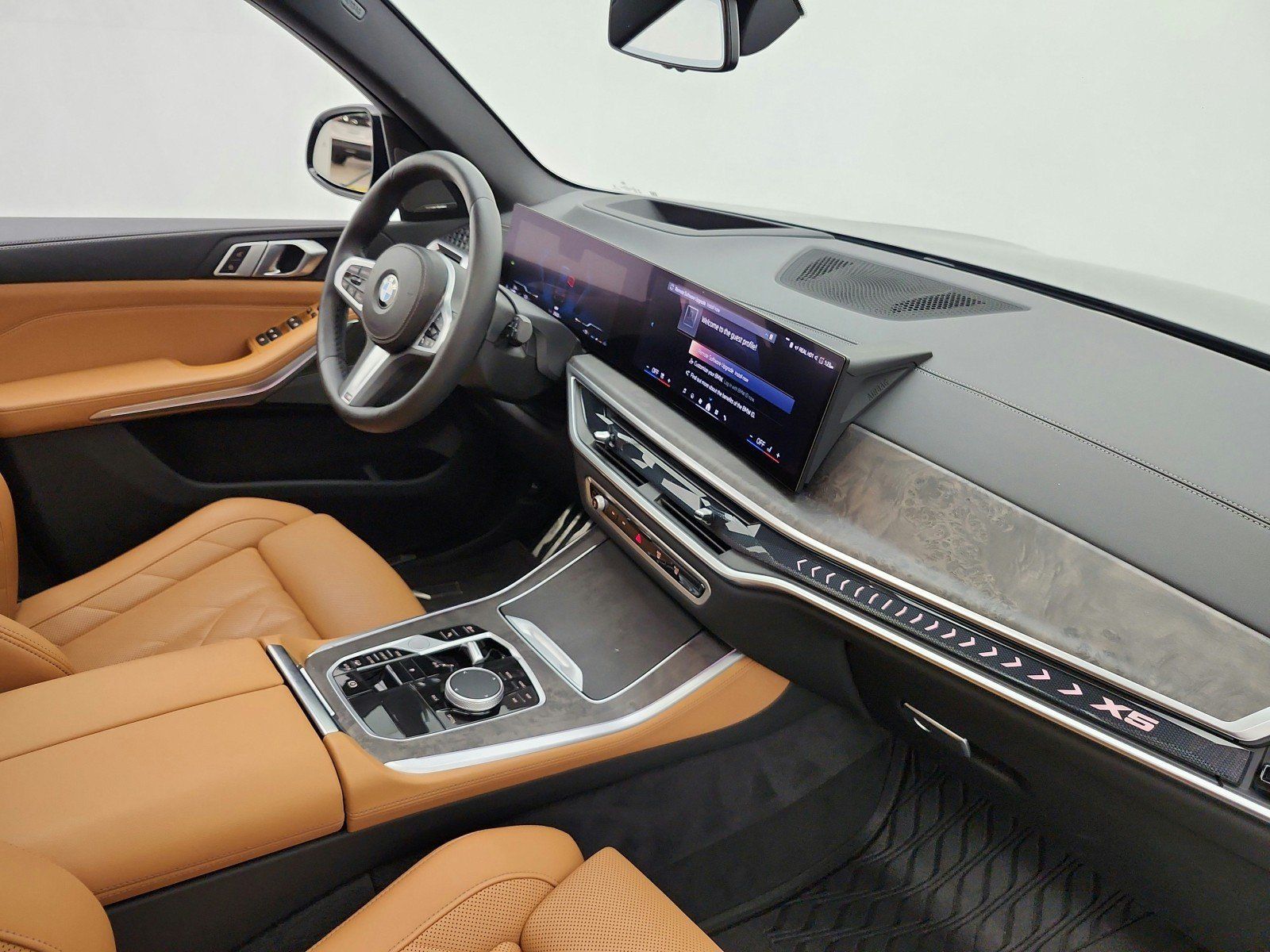 Used 2024 BMW X5 xDrive40i w/ M Sport Package AWD/4WD image 18