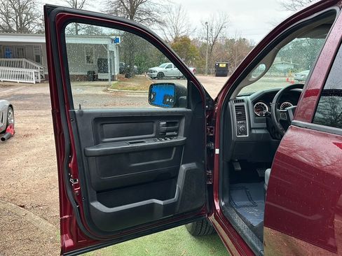 Used 2017 RAM 1500 Express image 18