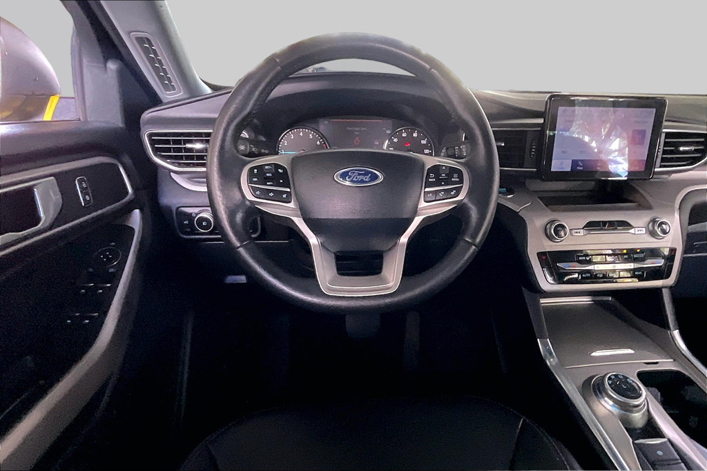 Used 2023 Ford Explorer XLT AWD/4WD image 5