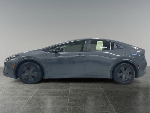 Used 2023 Toyota Prius LE image 5