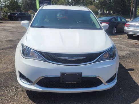 Used 2017 Chrysler Pacifica Touring-L Plus image 3